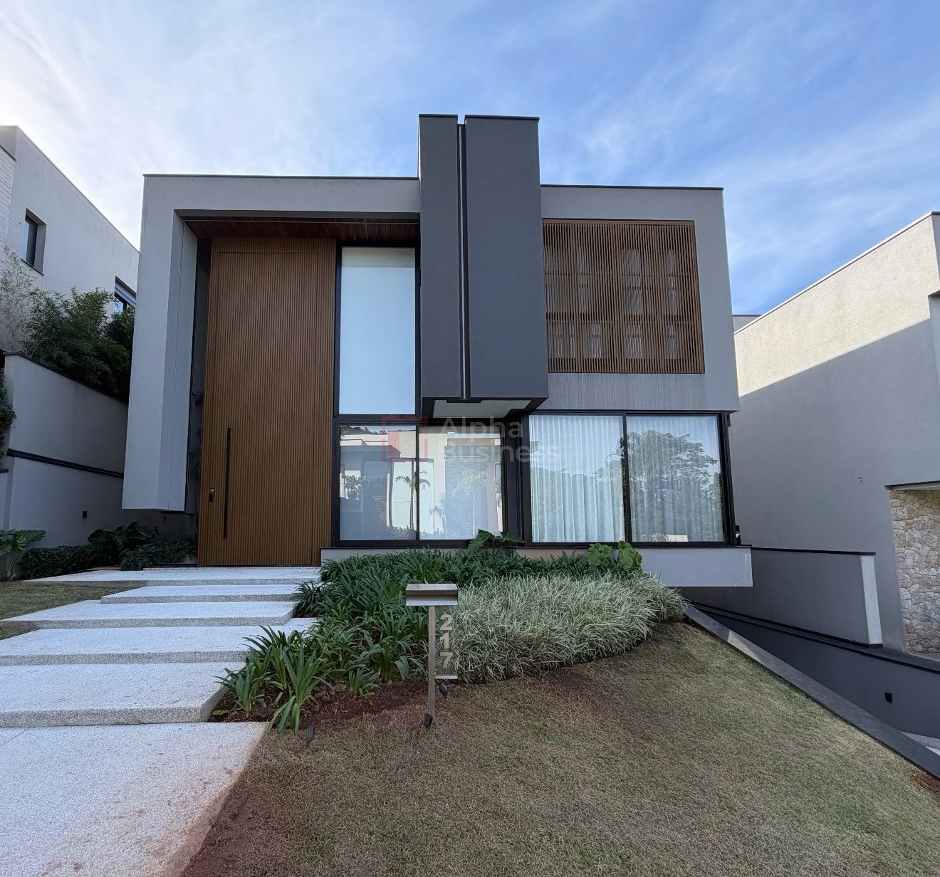 Casa mobiliada com 4 suítes à venda, 550 m² por R$ 11.900.000 – Gênesis 2 – Santana de Parnaíba/SP - view 1