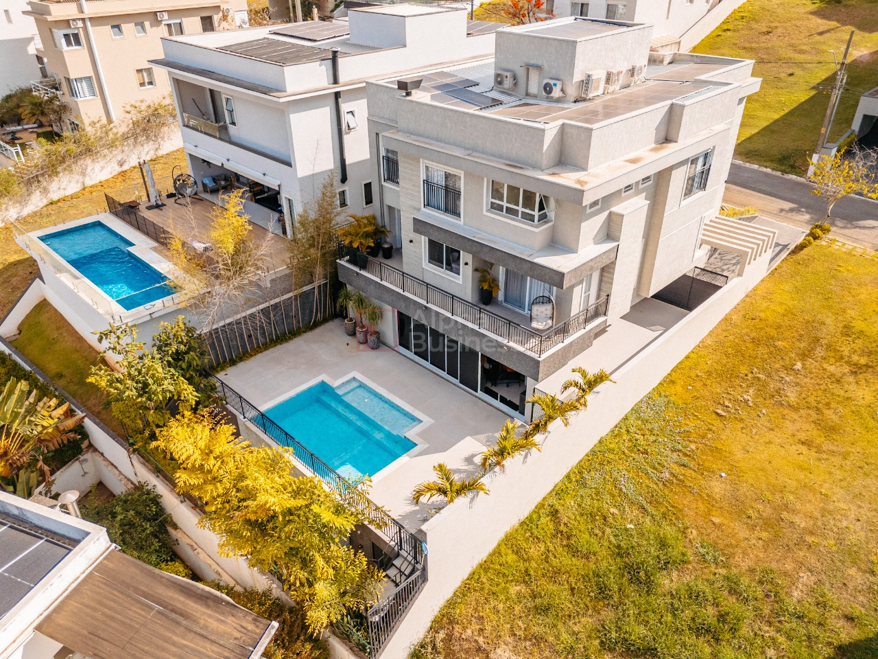 Casa com 4 suítes à venda, 480 m² por R$ 6.000.000 – Alphasítio – Santana de Parnaíba/SP - view 1