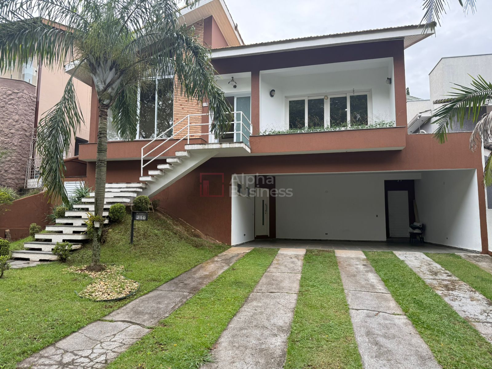 Casa com 3 dormitórios (01 suíte) à venda, 300 m² por R$ 2.350.000 – Alphaville 11 – Santana de Parnaíba/SP - view 1