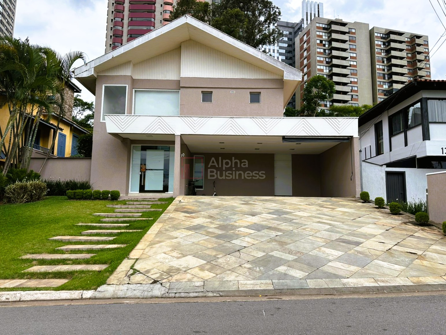 Casa com 4 dormitórios (02 suítes) à venda, 480 m² por R$ 5.250.000 – Alphaville 2 – Barueri/SP - view 1