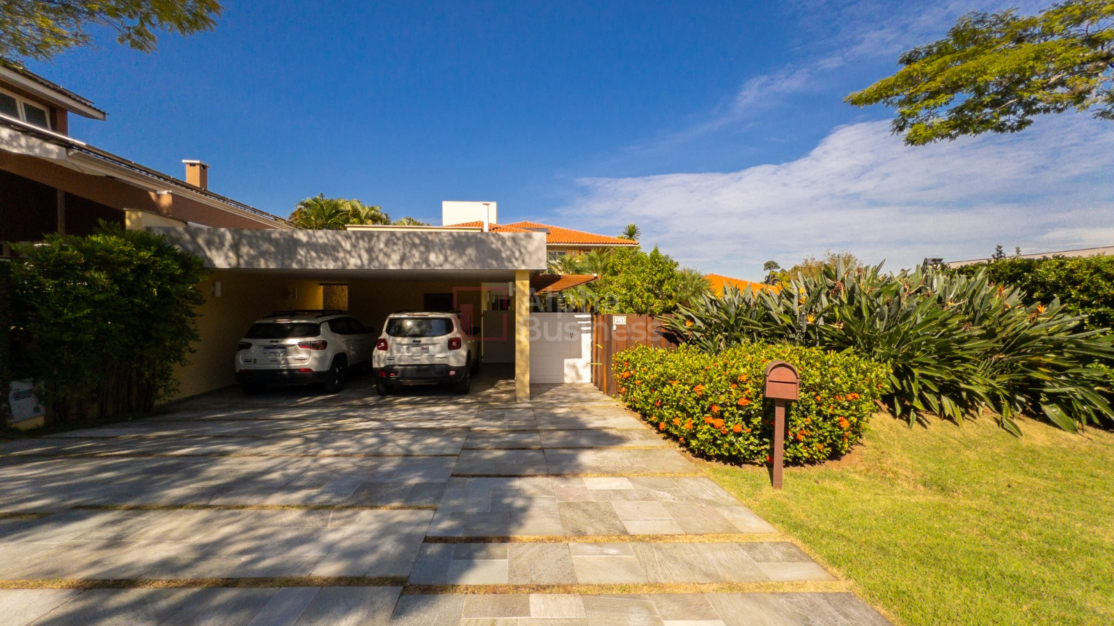 Casa com 4 dormitórios (02 suítes) à venda, 610 m² por R$ 9.500.000 – Alphaville 10 – Santana de Parnaíba/SP - view 1