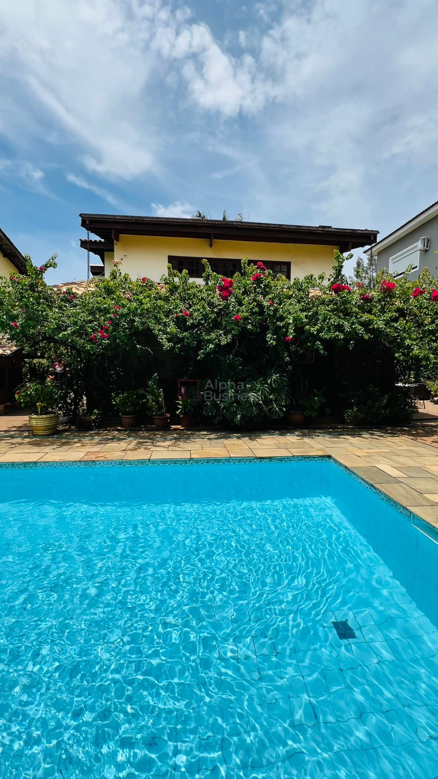 Casa com 4 dormitórios (01 suíte) à venda, 353 m² por R$ 2.180.000 – Alphaville 5 – Santana de Parnaíba/SP - view 1