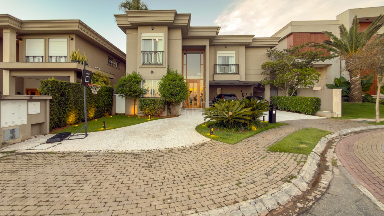 Casa mobiliada com 5 suítes à venda, 571 m² por R$ 9.980.000 – Tamboré 10 – Santana de Parnaíba/SP - view 1