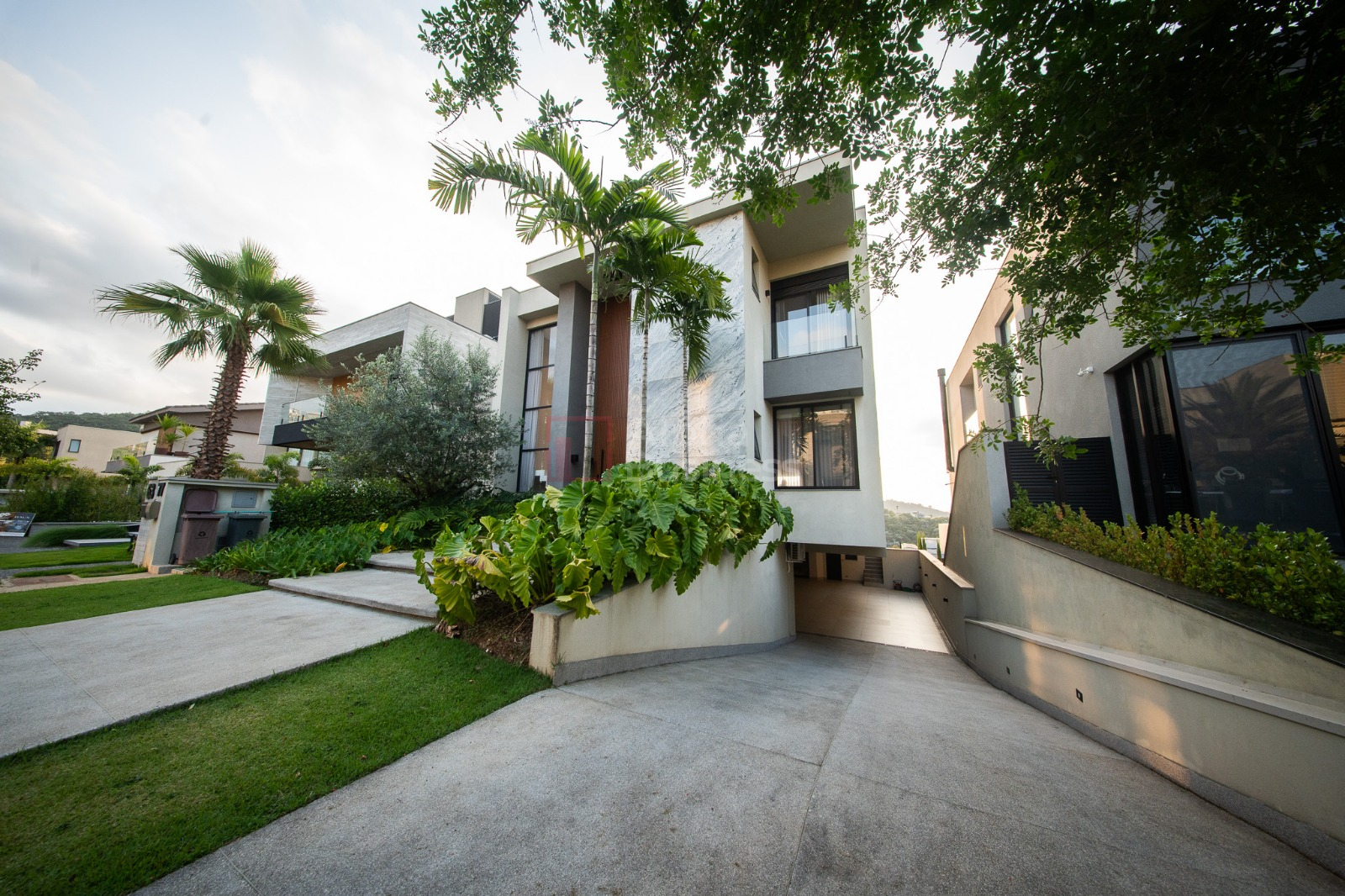 Casa mobiliada com 5 suítes à venda, 547 m² por R$ 12.150.000 – Gênesis 2 – Santana de Parnaíba/SP - view 1