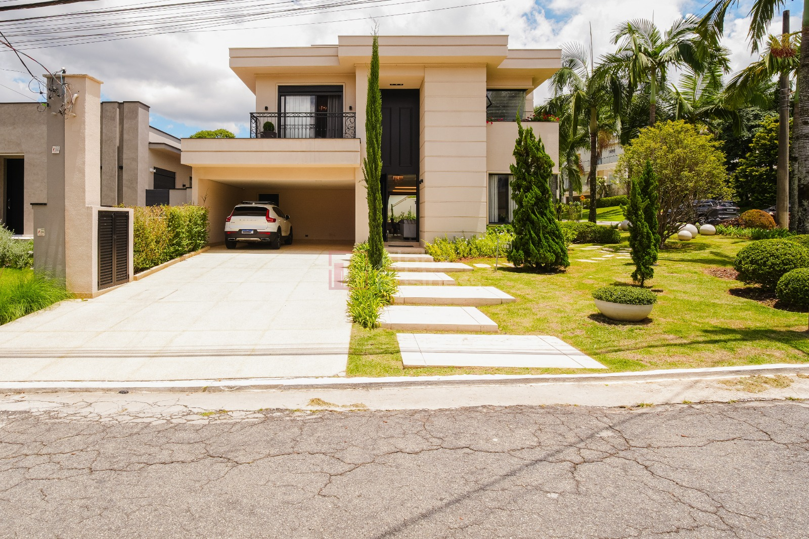 Casa mobiliada com 5 suítes à venda, 417 m² por R$ 11.690.000 – 18 do Forte – Santana de Parnaíba/SP - view 1