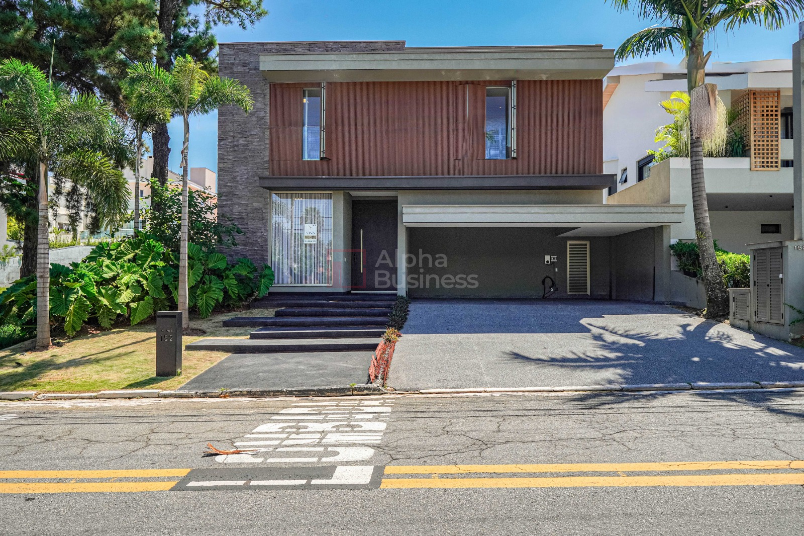 Casa mobiliada com 4 suítes à venda, 516 m² por R$ 10.900.000 – Alphaville 2 – Barueri/SP - view 1