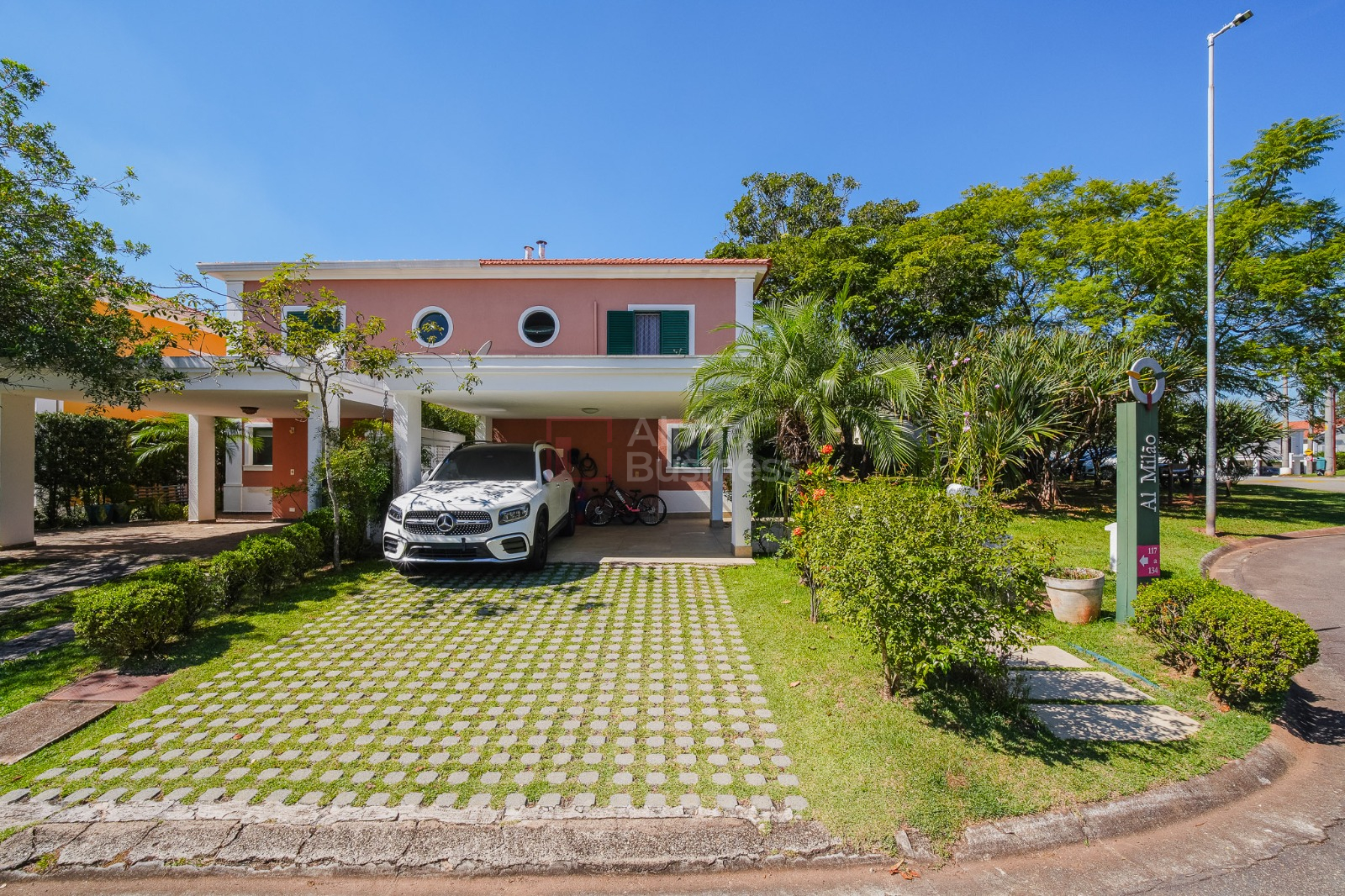 Casa com 3 dormitórios (01 suíte) à venda, 180 m² por R$ 2.180.000 – Tamboré 4 – Santana de Parnaíba/SP - view 1