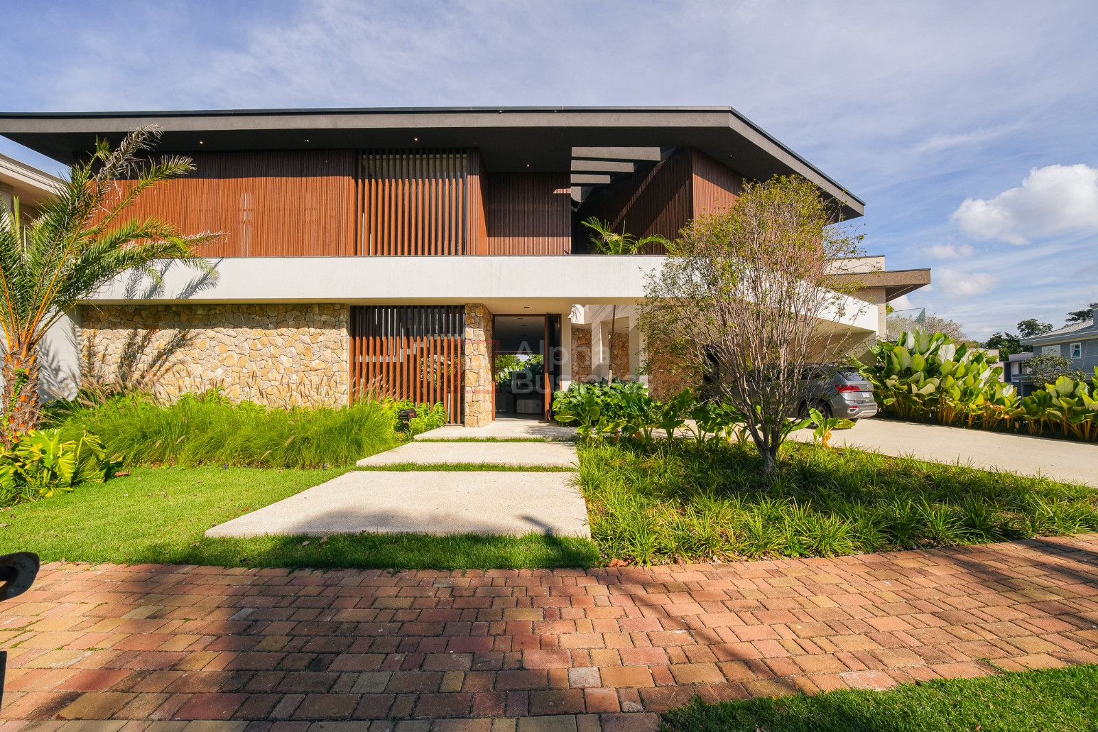 Casa nova mobiliada com 4 suítes à venda, 500 m² por R$ 10.900.000 – Gênesis 1 – Santana de Parnaíba/SP - view 1