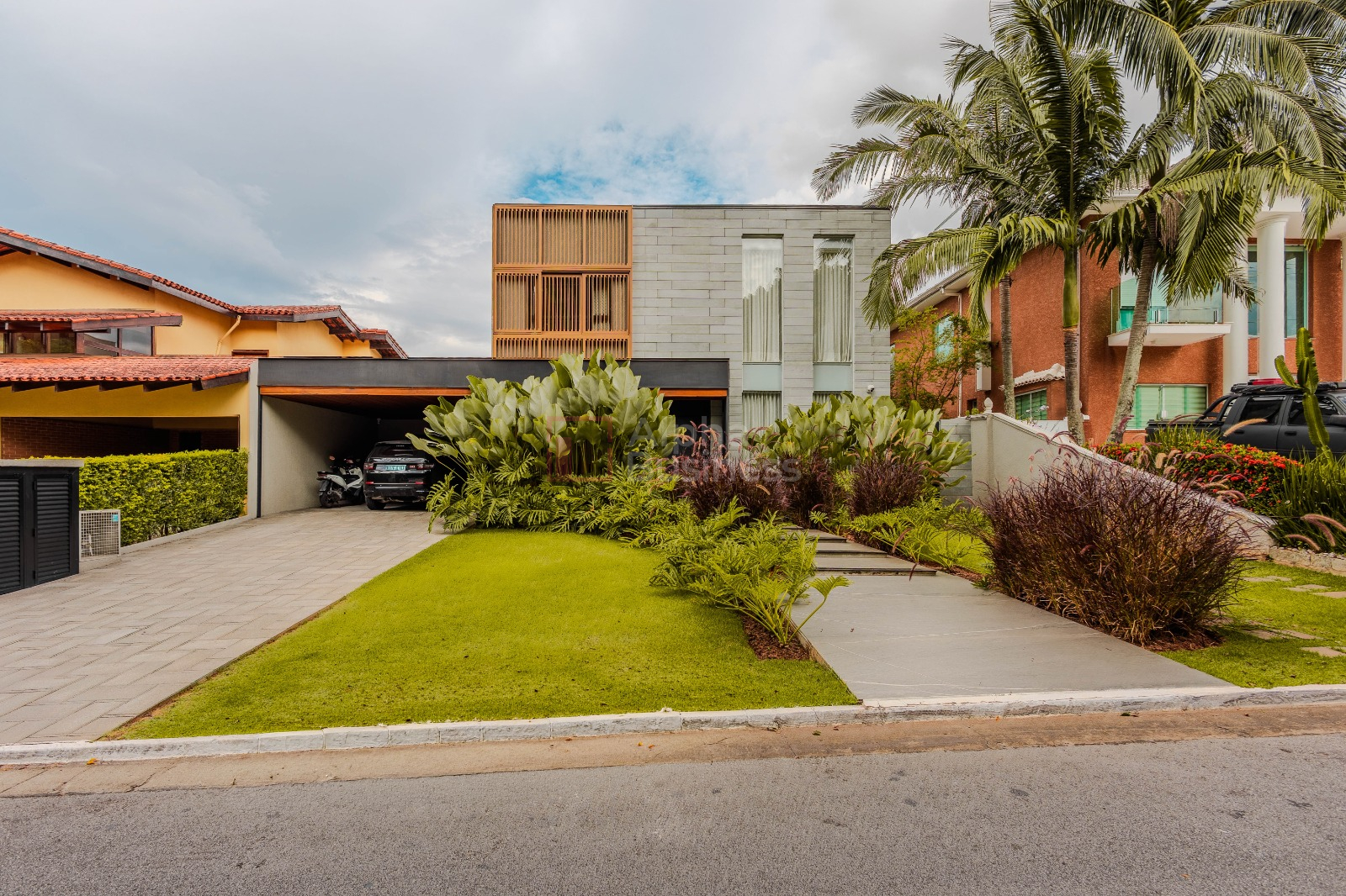 Casa mobiliada com 3 suítes à venda, 400 m² por R$ 8.700.000 – Alphaville 0 – Barueri/SP - view 1