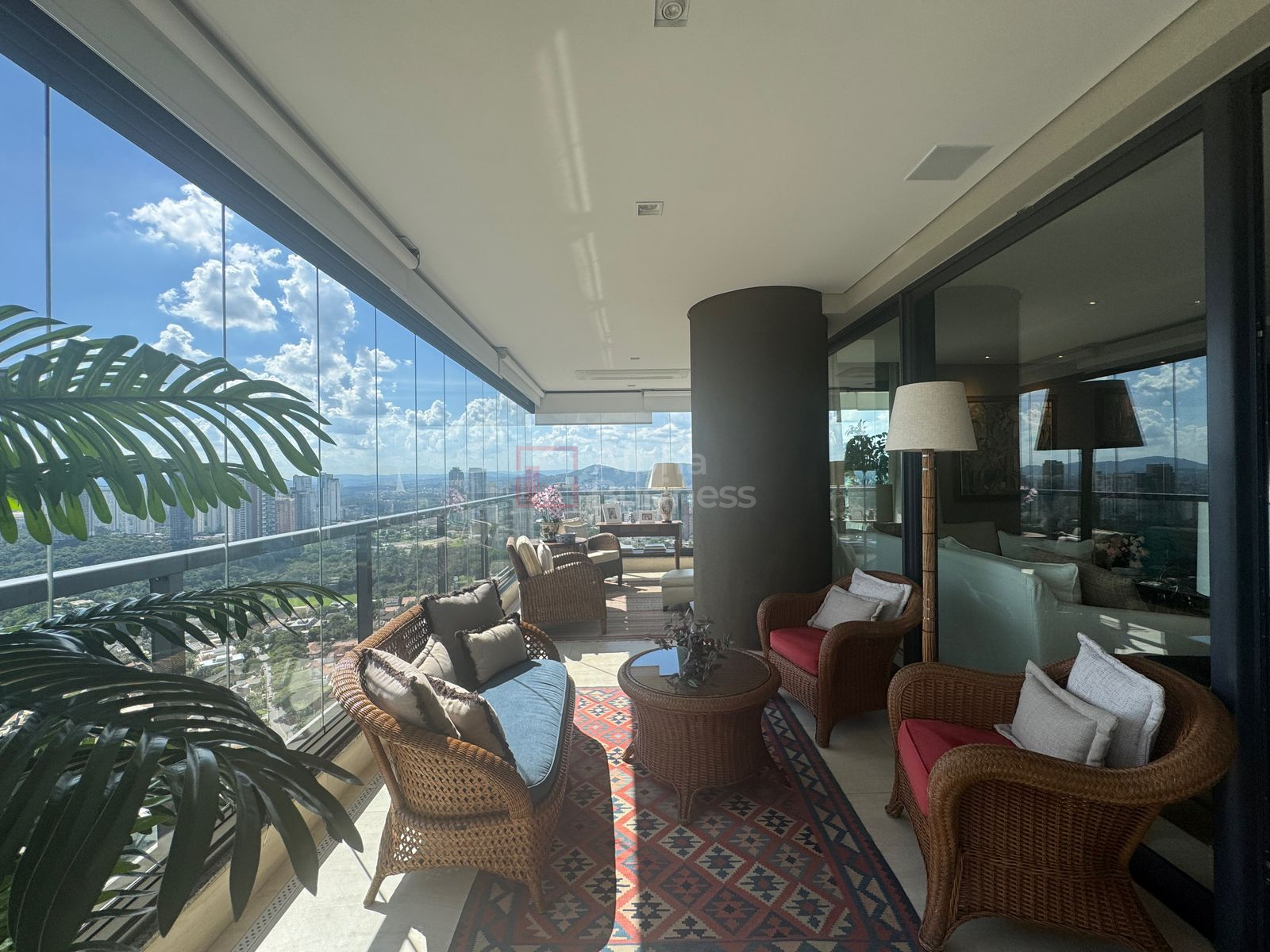 Apartamento mobiliado com 3 suítes à venda, 344 m² por R$ 9.000.000 – Edifício Canvas – Barueri/SP - view 1