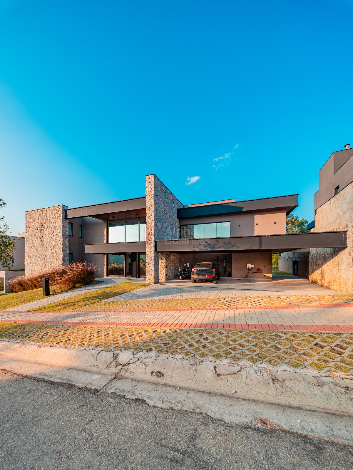 Casa mobiliada com 4 suítes à venda, 767 m² por R$ 13.100.000 – Itahyê – Santana de Parnaíba/SP - view 1
