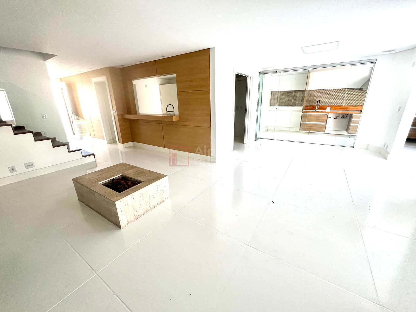 Casa com 3 suítes, 250 m² – venda por R$ 2.800.000 ou aluguel por R$ 14.926/mês – Tamboré 7 – Santana de Parnaíba/SP - view 1